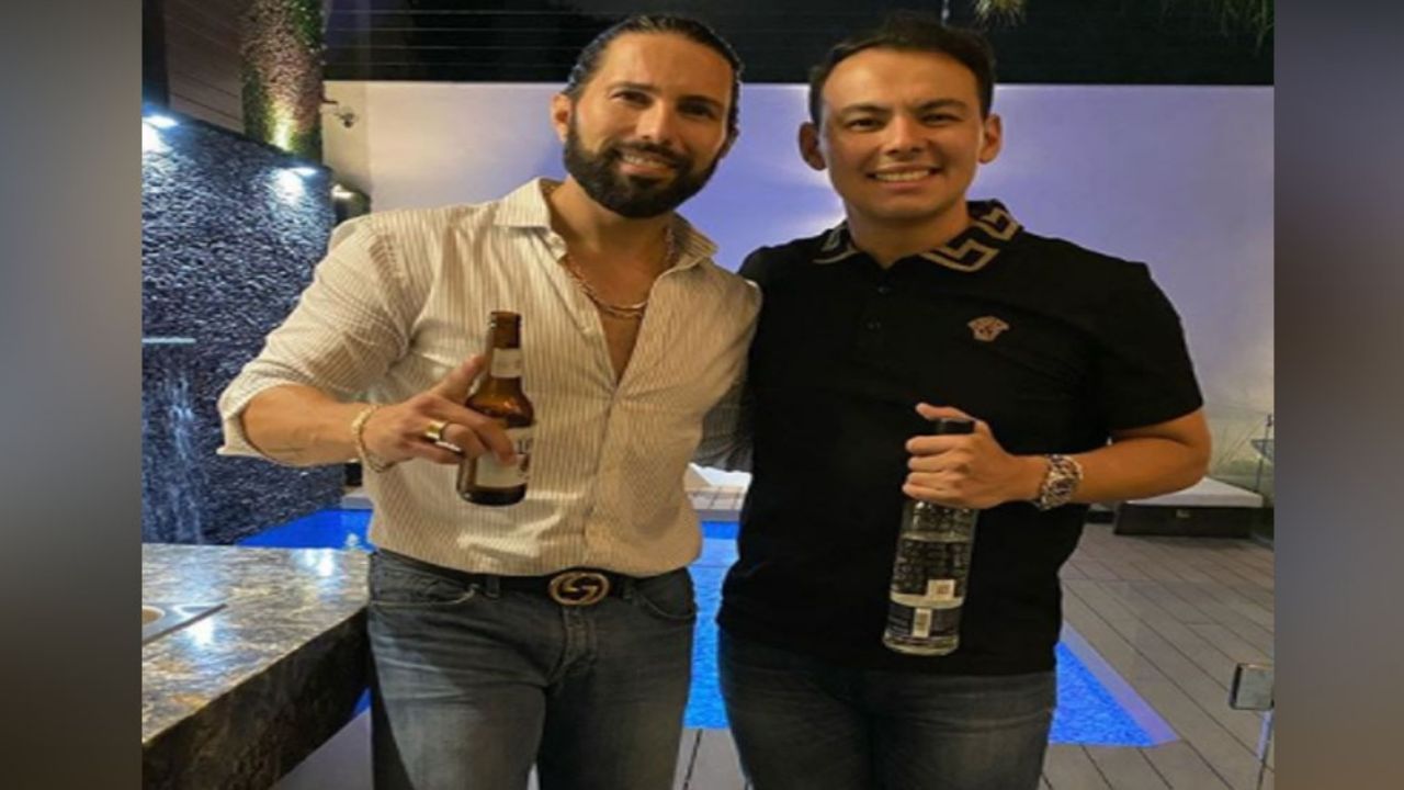 Poncho De Nigris prepara ‘la revolución musical’ con exvocalista de Banda El Recodo