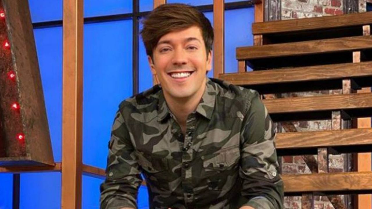 Roger González se luce en Instagram desde el foro de su nuevo programa