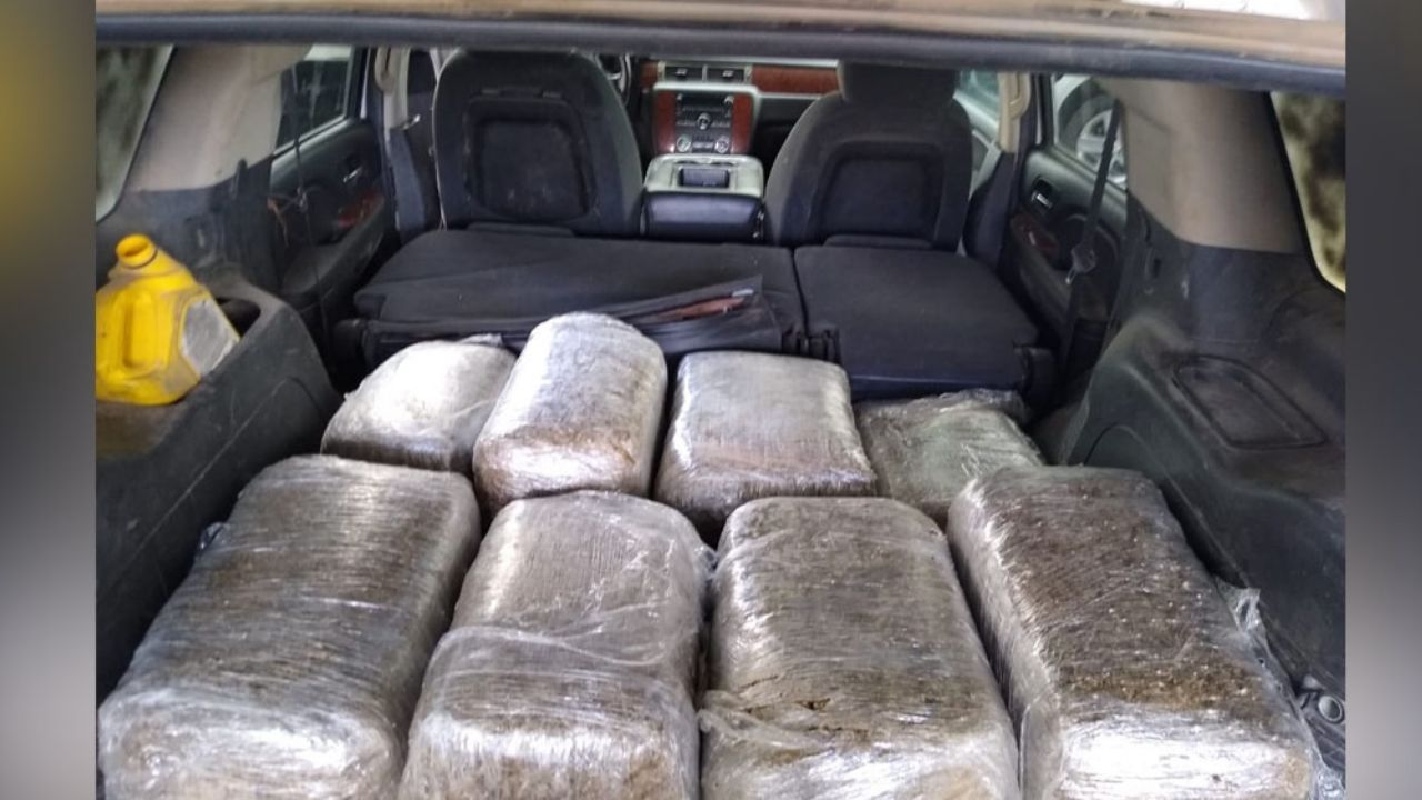 Ocho paquetes con narcóticos son asegurados en un vehículo robado en Yécora