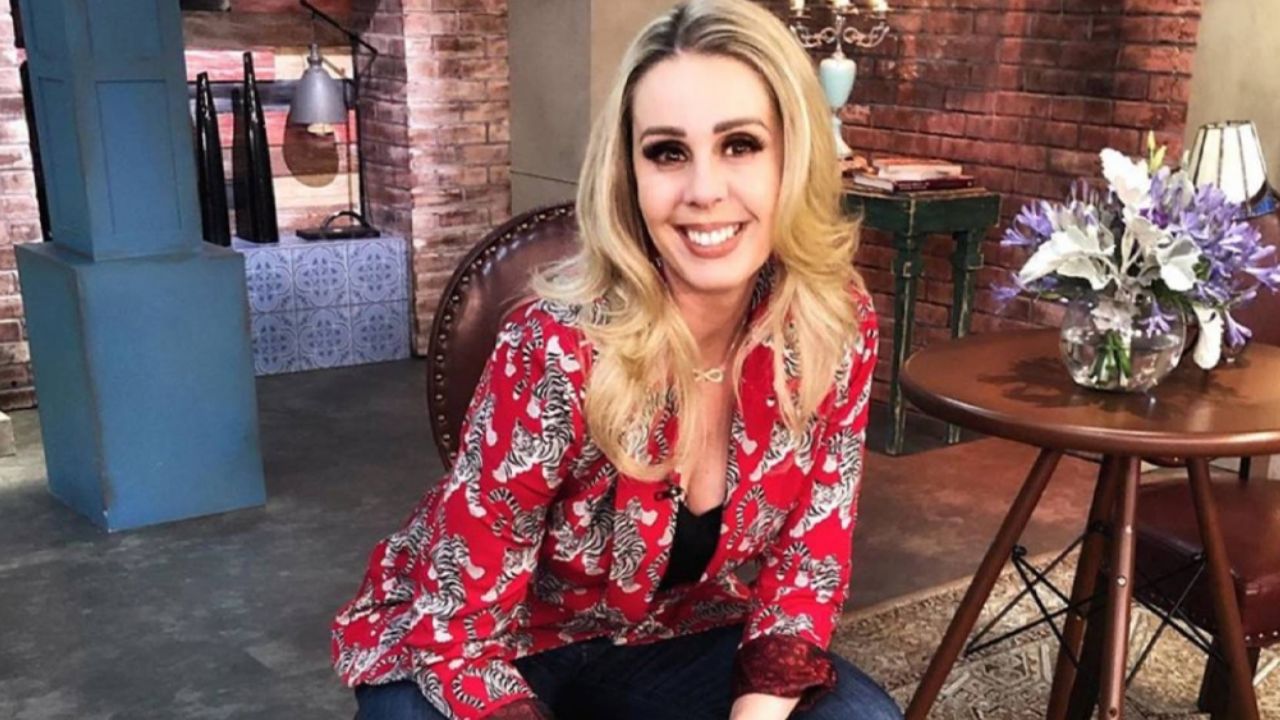 ¿Nueva profesión? Tras abandonar México y ‘traición’ a Chapoy, exconductora presume esto