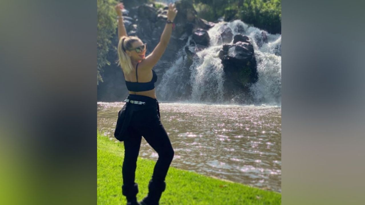 Desde la naturaleza, Marjorie de Sousa presume su ‘coqueta’ meditación