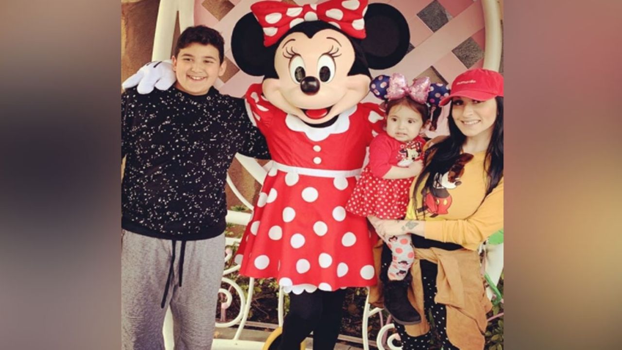 Beatriz Solís, hija mayor de ‘El Buki’, presume a los nietos del cantante