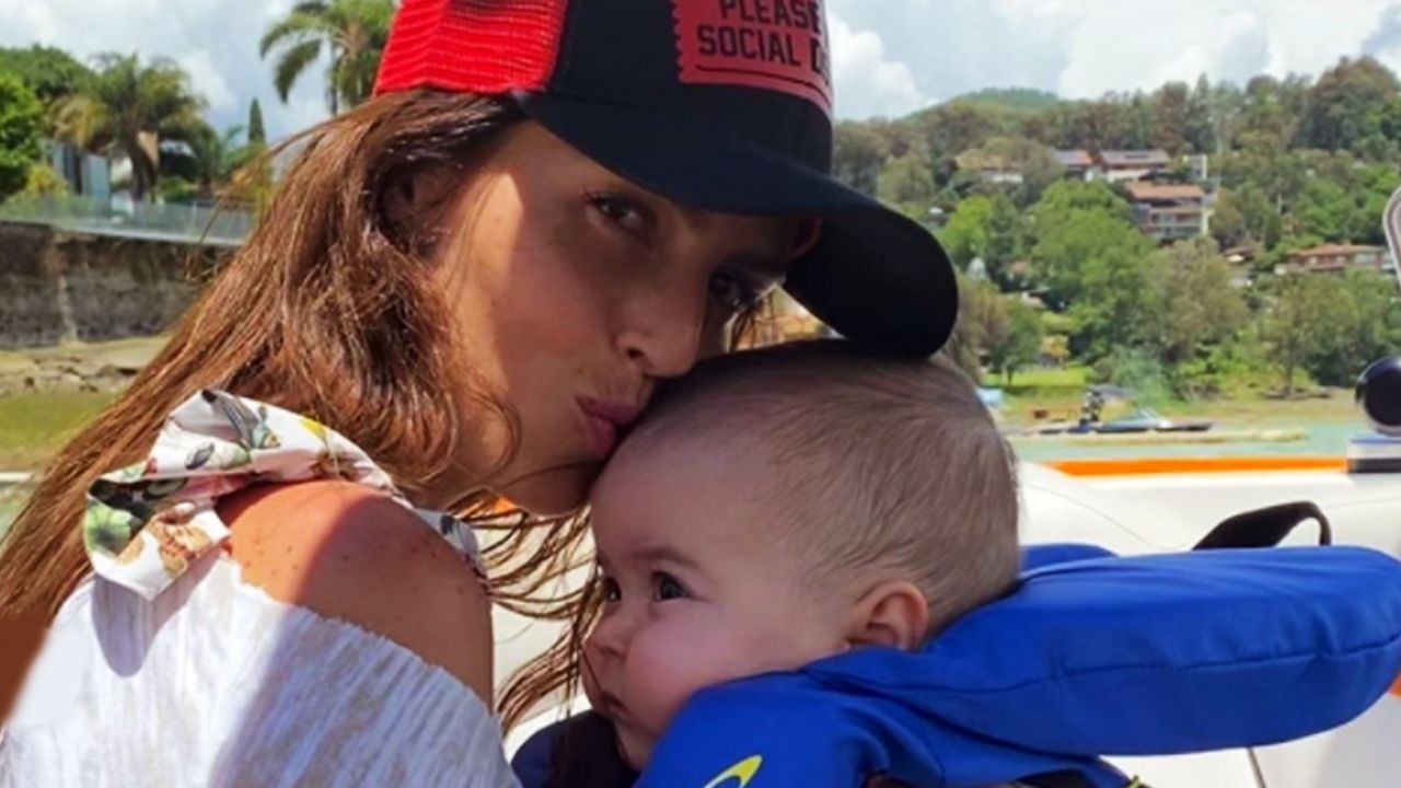 Así disfruta Claudia Álvarez sus vacaciones de verano junto a su bebé Kira