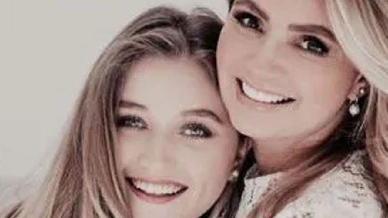 Angélica Rivera y Fernanda Castro comparten momento madre e hija mientras cantan en auto