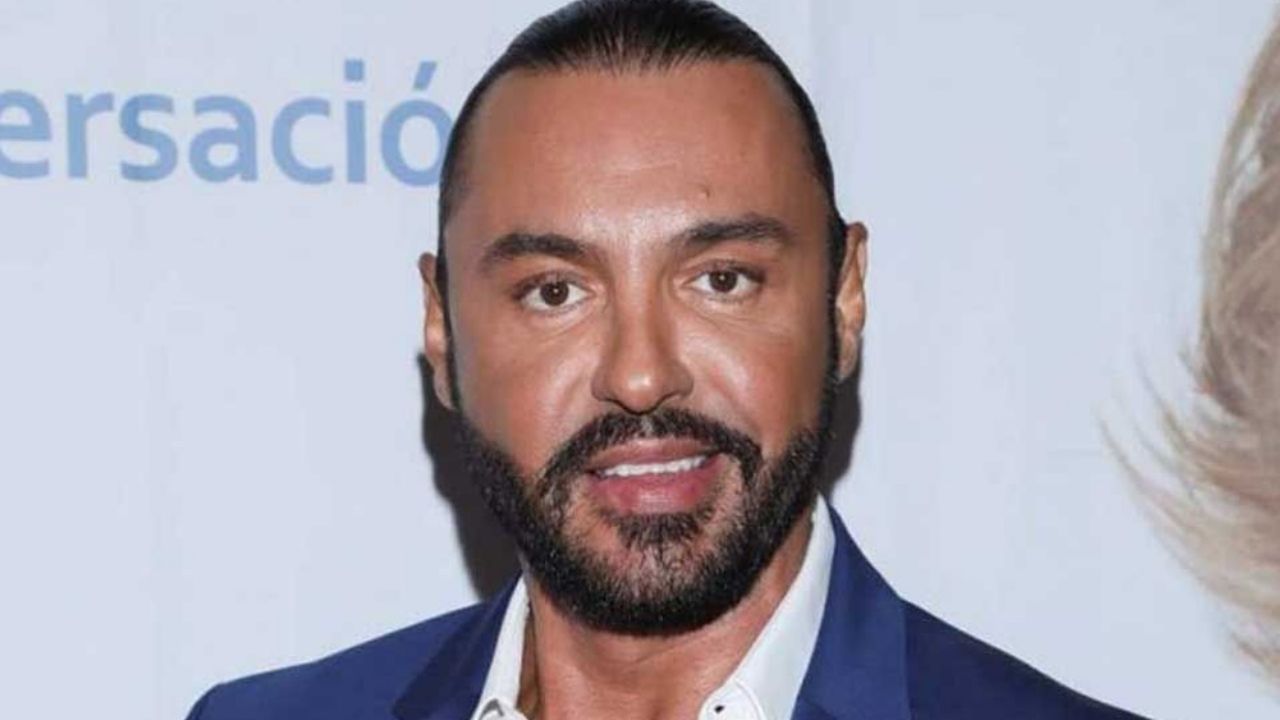 Latin Lover celebra que terminó el rodaje de su nuevo proyecto en Telemundo