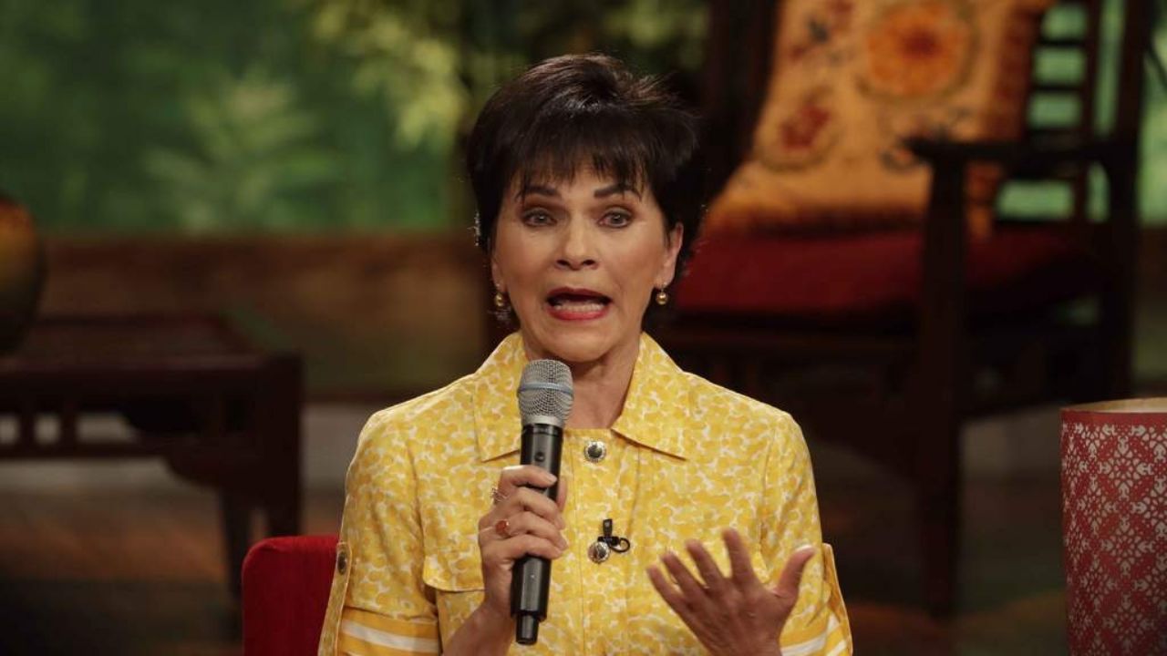 Pati Chapoy ‘atrapa’ a conductora de ‘Ventaneando’ al hacer esto en el foro de TV Azteca