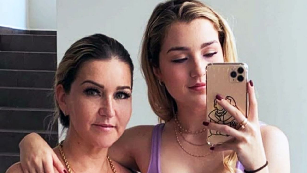 Hija de Alicia Villarreal luce sus dotes como modelo e impacta con su belleza