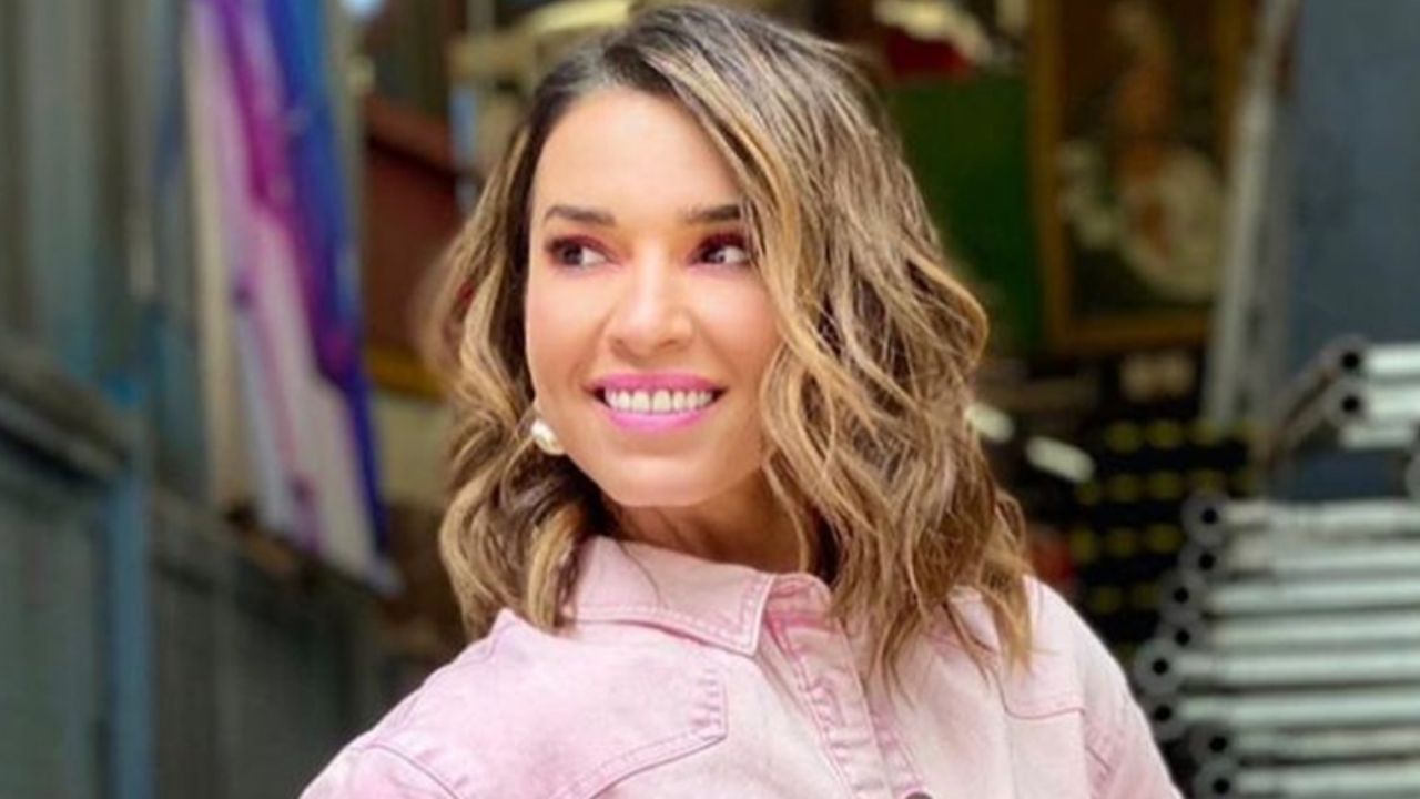 ¡Tremenda! Laura G presume piernas en Instagram con radiante atuendo