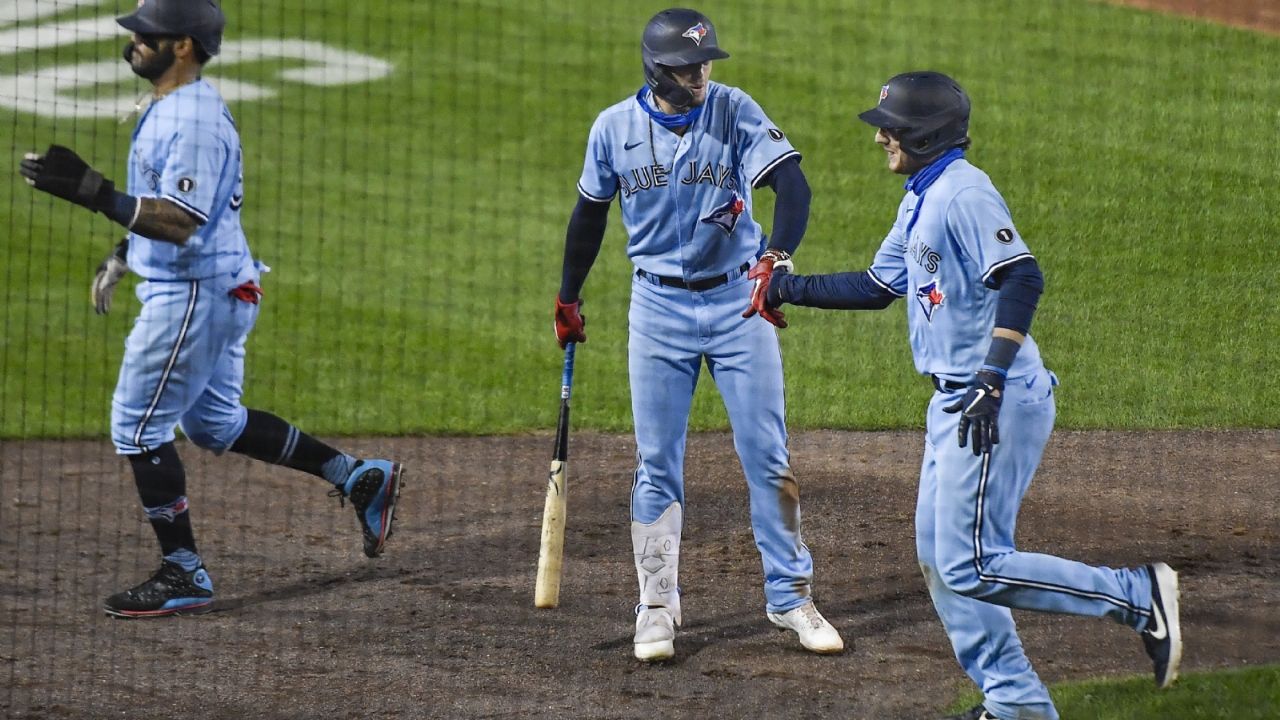 Los Azulejos ‘sacan 10’ en la sexta entrada y apalean a los Yanquis