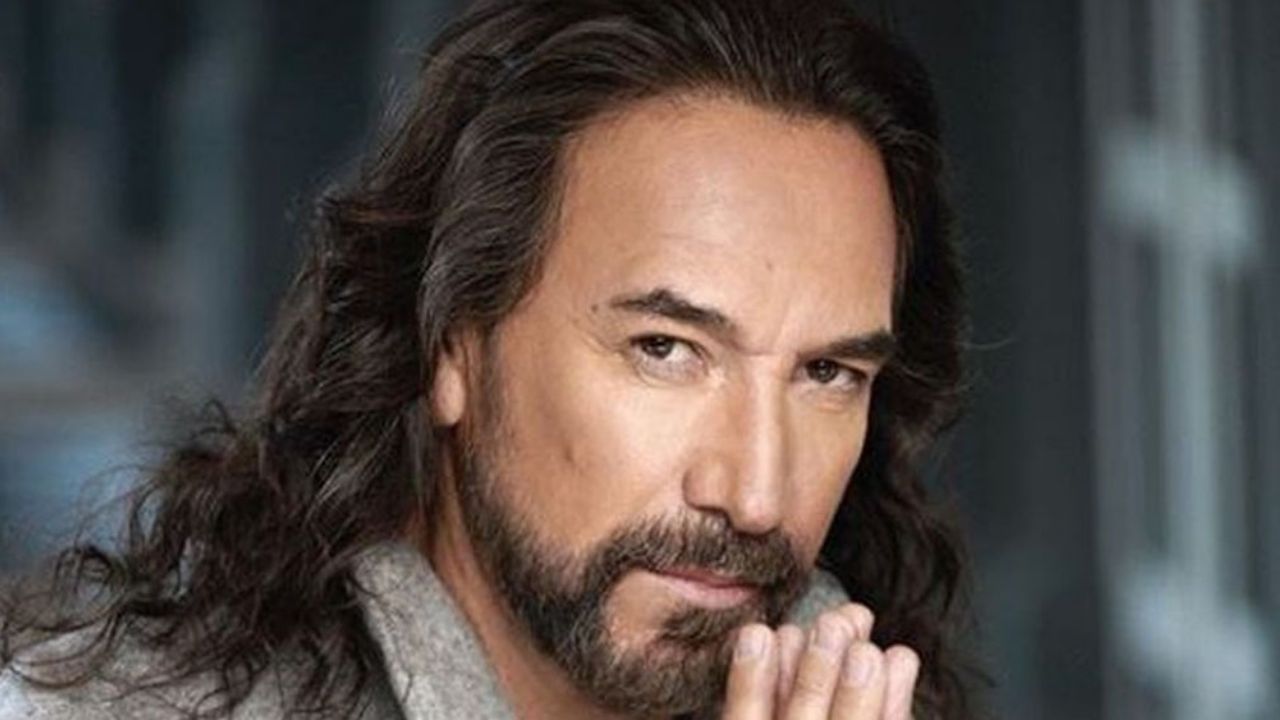 ¿Precaución o vanidad? ‘El Buki’ asegura su melena por más de 200 millones de pesos