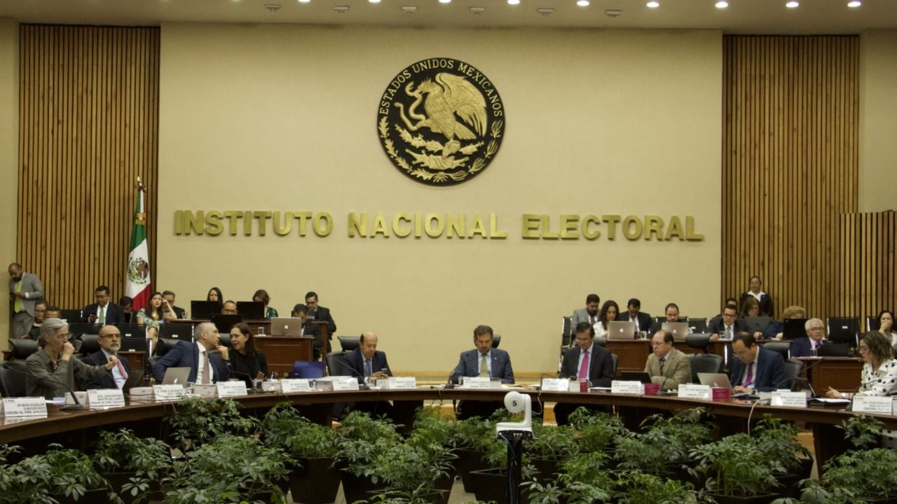 Cuatro funcionarios del INE, vinculados a proceso por actos de corrupción