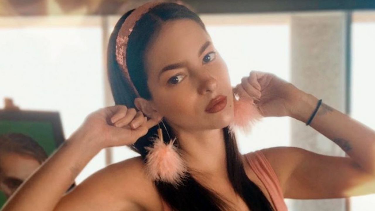 Paty Cantú se pone su pijama para hacer el Moonwalk de Michael Jackson