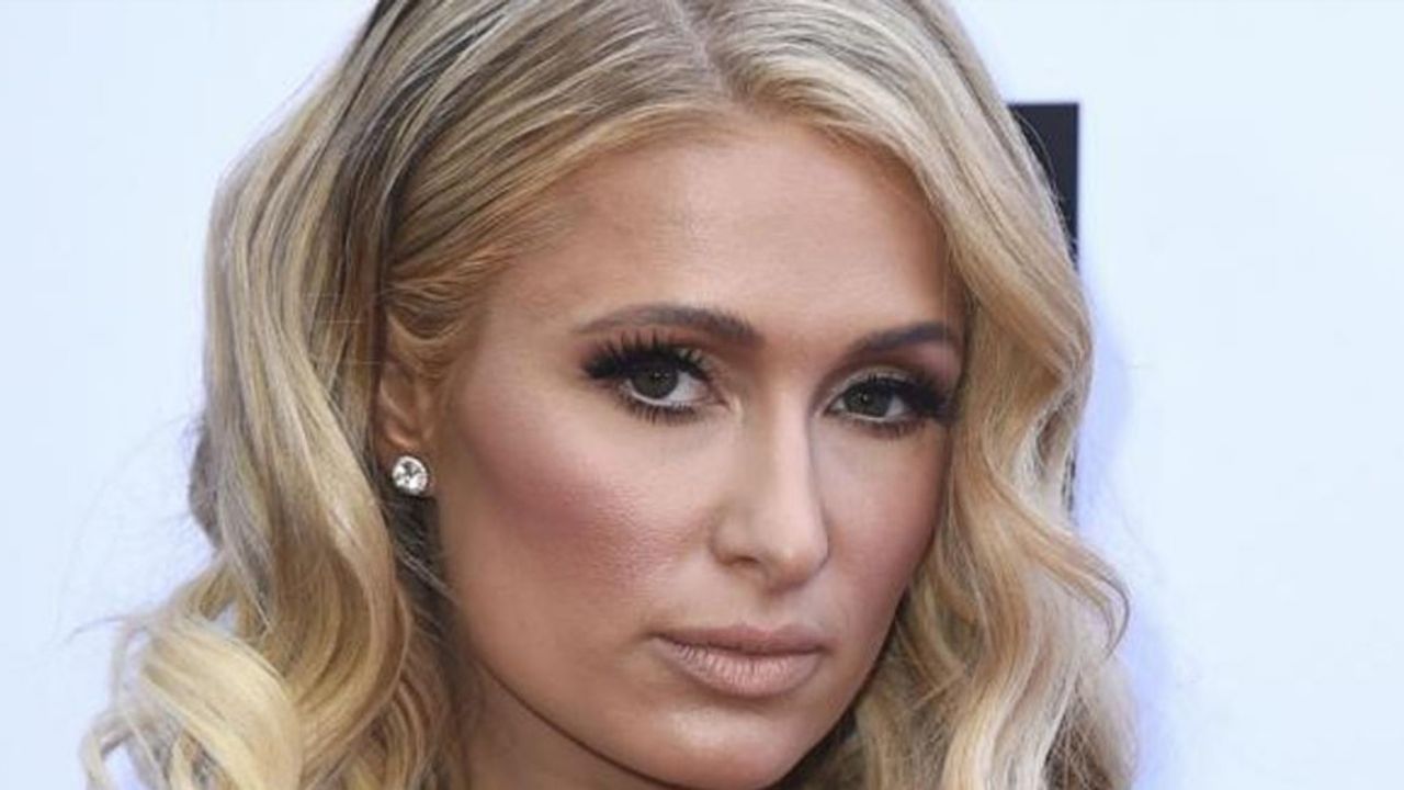 Paris Hilton revela padecer horrible trastorno que le roba el sueño todas las noches