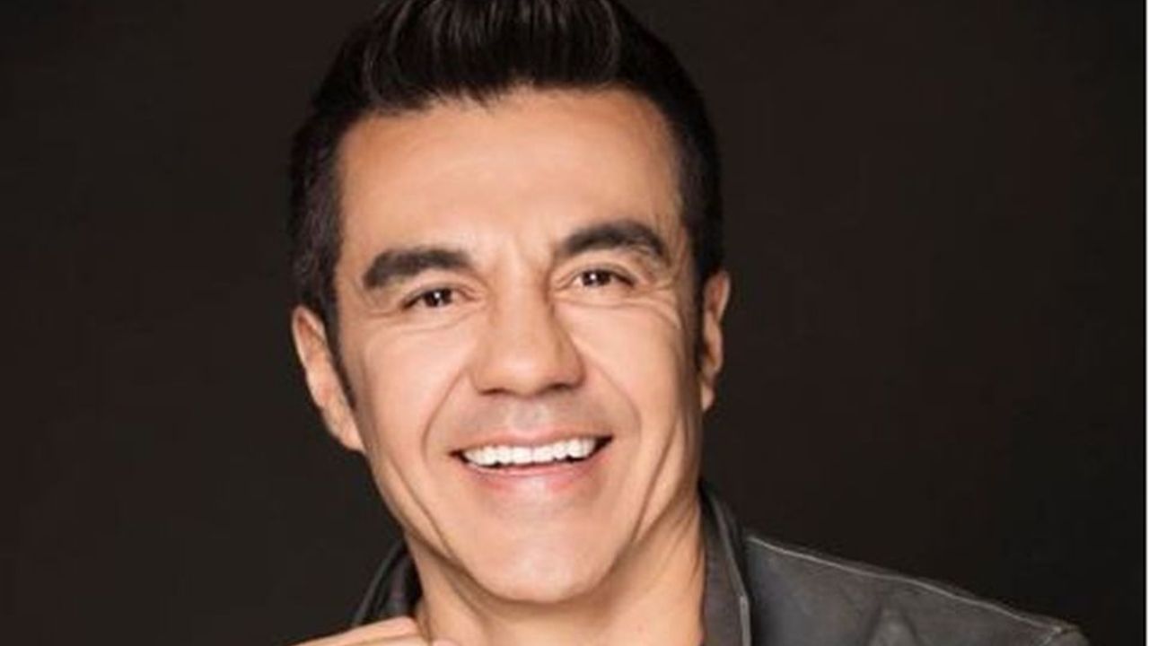 Adrián Uribe comparte fotografías a través de Instagram de su cumpleaños número 48