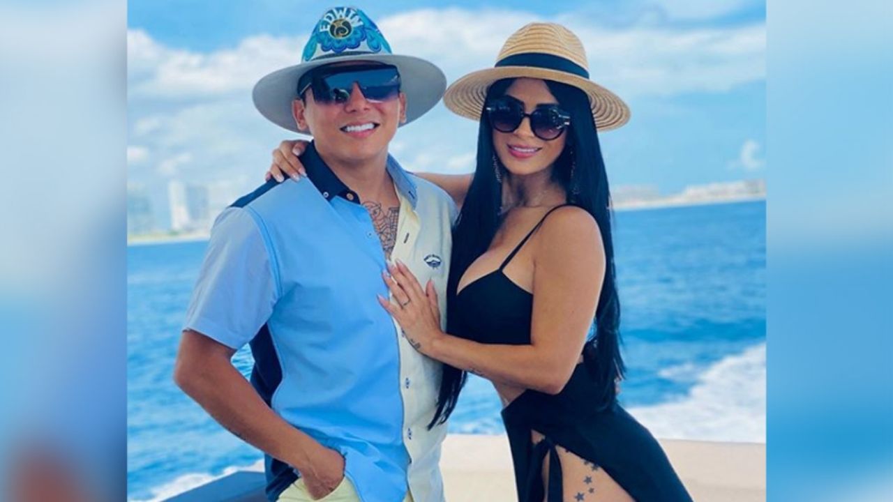 “Todo un machote”: Esposa de Edwin Luna modela desde la playa y la destrozan en Instagram