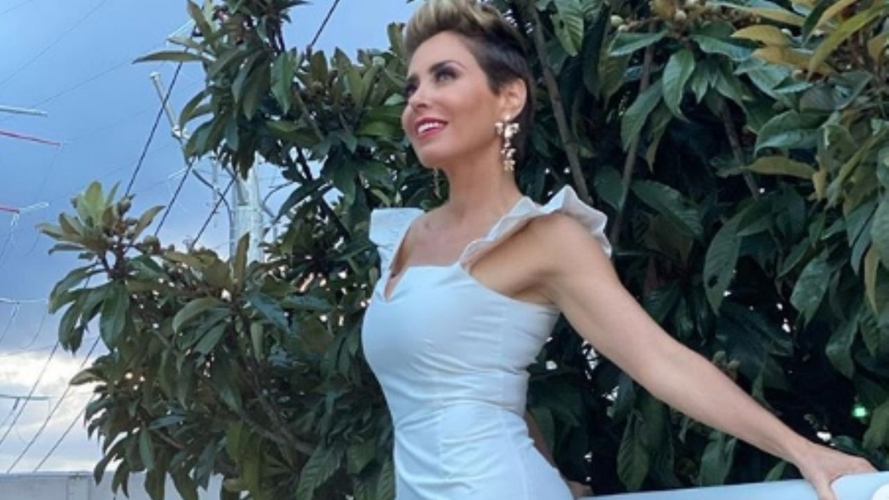 Carmen Muñoz estremece los pasillos de TV Azteca al lucirse de esta forma en exquisito ‘outfit’