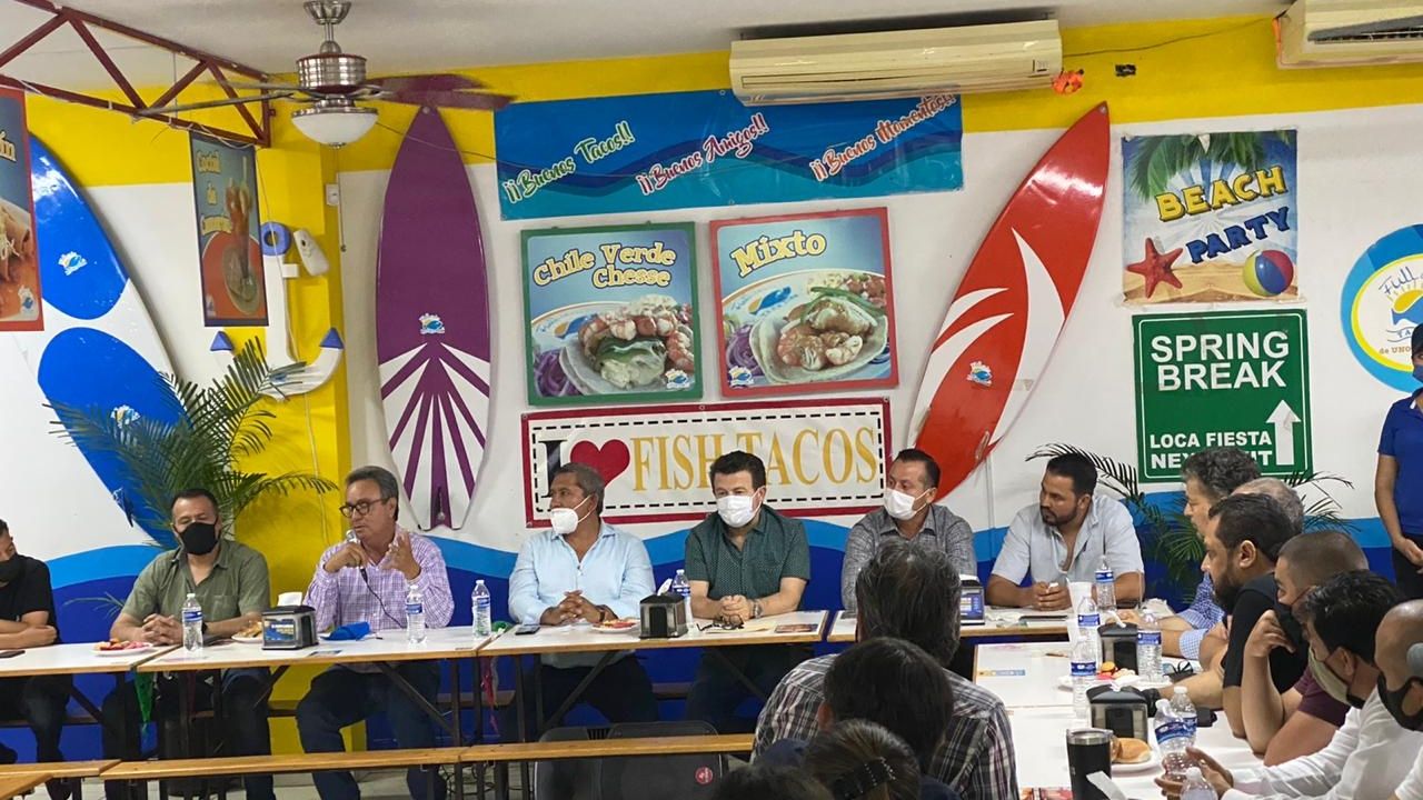 Ricardo Bours y Abel Murrieta se reúnen con el sector restaurantero de Cajeme