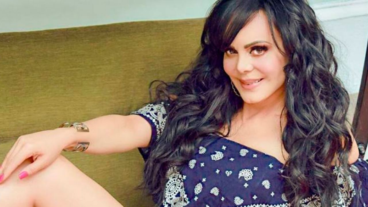 Con café en mano y arriesgado vestido, Maribel Guardia alborota corazones en Instagram