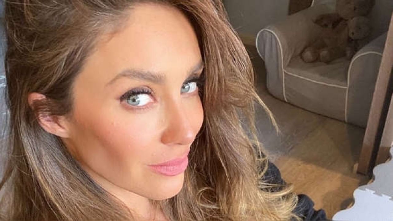 Anahí comparte recuerdo de un sencillo de RBD y fans le responden con broma: “Sálvame del 2020”