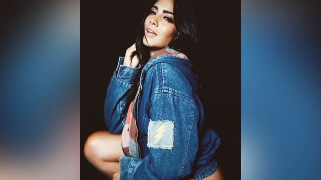 Érika Fernández cautiva a fans al presumir su tremenda habilidad para el yoga