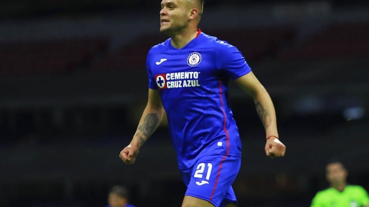 Cruz Azul le pone ‘cabeza’ y con gol de último minuto vence a Pachuca