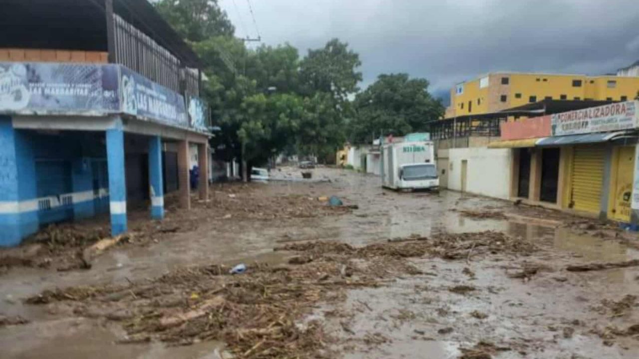 VIDEO: Desbordamiento de Río Limón en Venezuela causa terror en habitantes