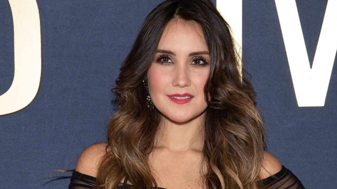 Dulce María no puede contener las lágrimas y rompe en llanto durante programa en vivo