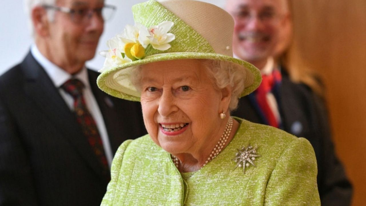 Reina Isabel II en terrible riesgo a causa de descuido de su seguridad; encierran a los 13 guardias