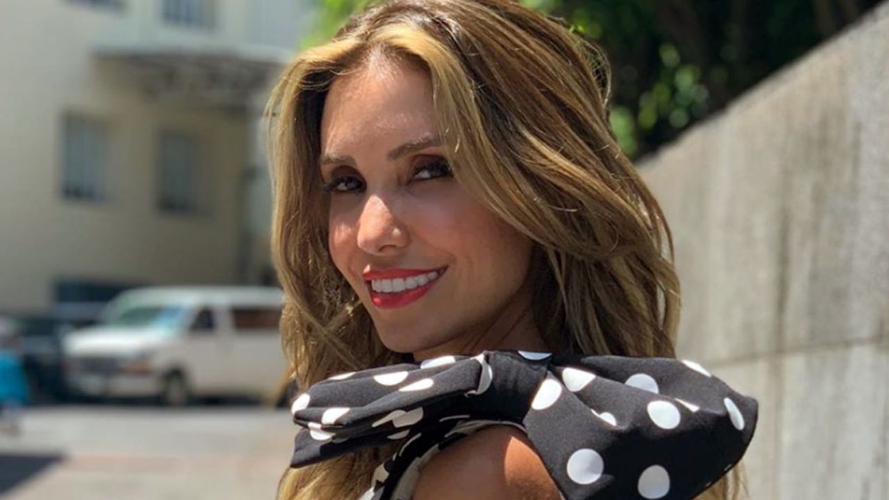 Andrea Escalona presume sus piernas en Instagram con atuendo negro