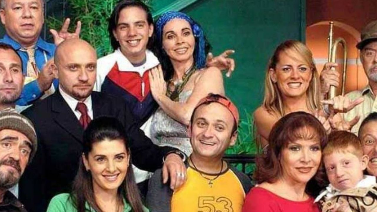 Actor de ‘Vecinos’ alza la mano para interpretar a ‘Chespirito’ en la bioserie