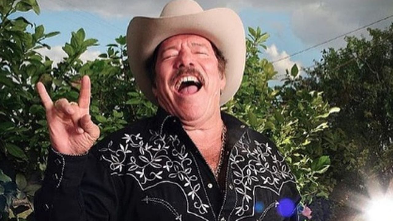 Dan de alta a Lalo Mora tras vencer al Covid-19: “Gracias a Dios ya estoy en casa”