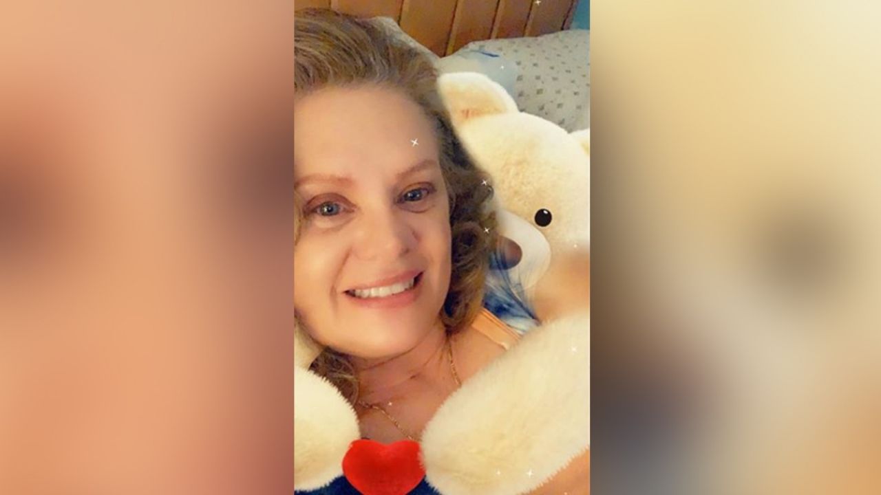 Érika Buenfil roba corazones con espectacular baile en ‘outfit’ de porrista