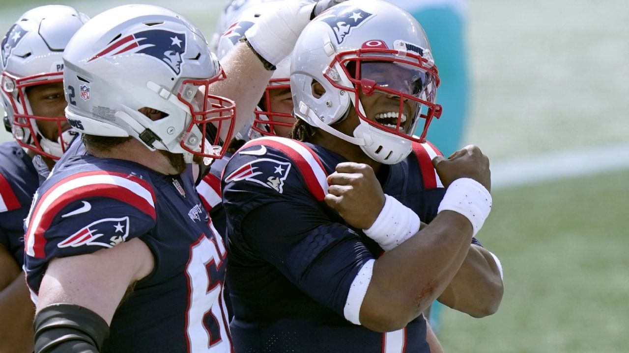 Cam Newton anota su primer touchdown como quarterback de los Patriots