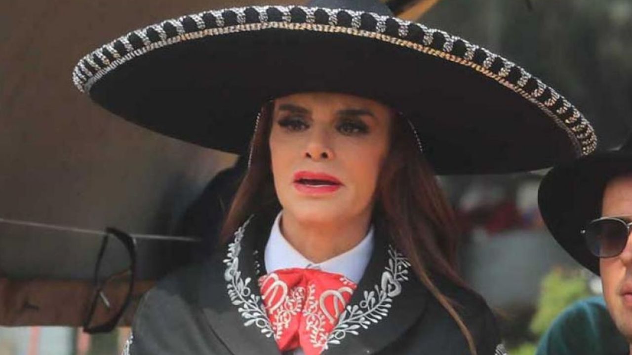 Al estilo charro: Lucía Méndez da grito de Independencia y anuncia su regreso a la música