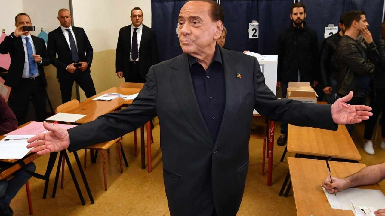 Silvio Berlusconi, exprimer ministro de Italia, vence al Covid-19 con 88 años