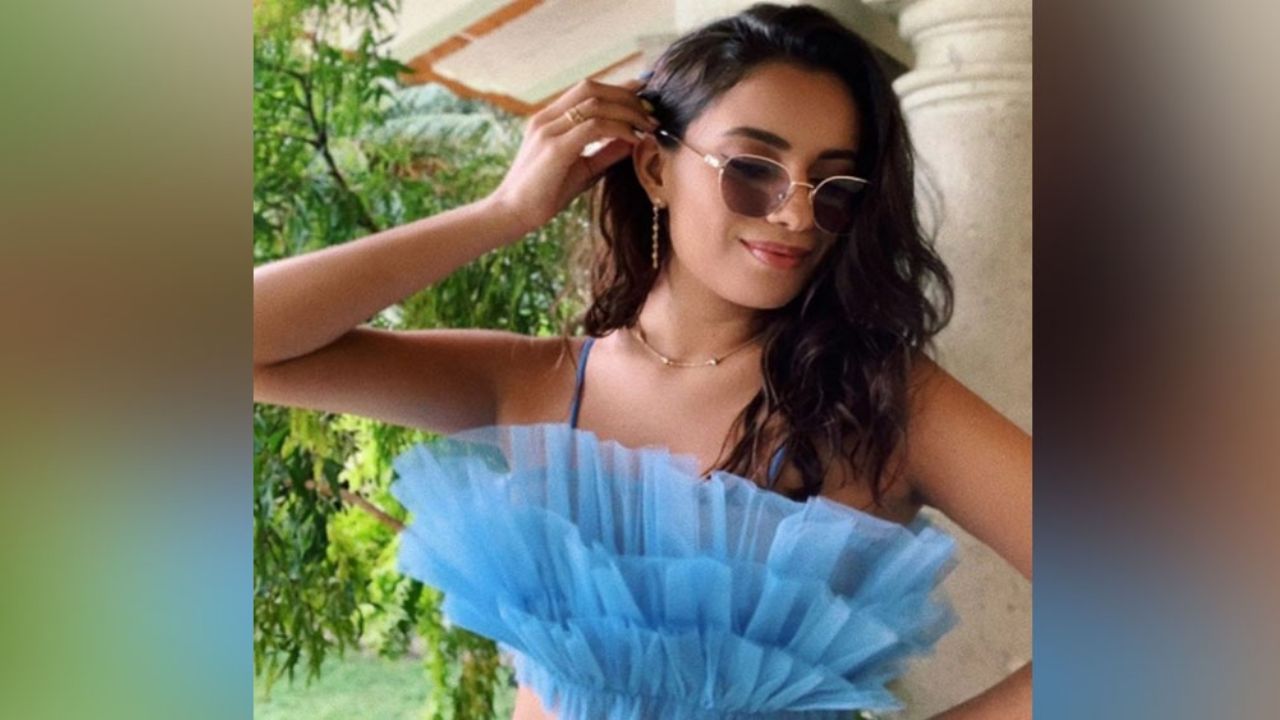 Marcelia Figueroa, hija de Joan Sebastian, alegra corazones desde la playa