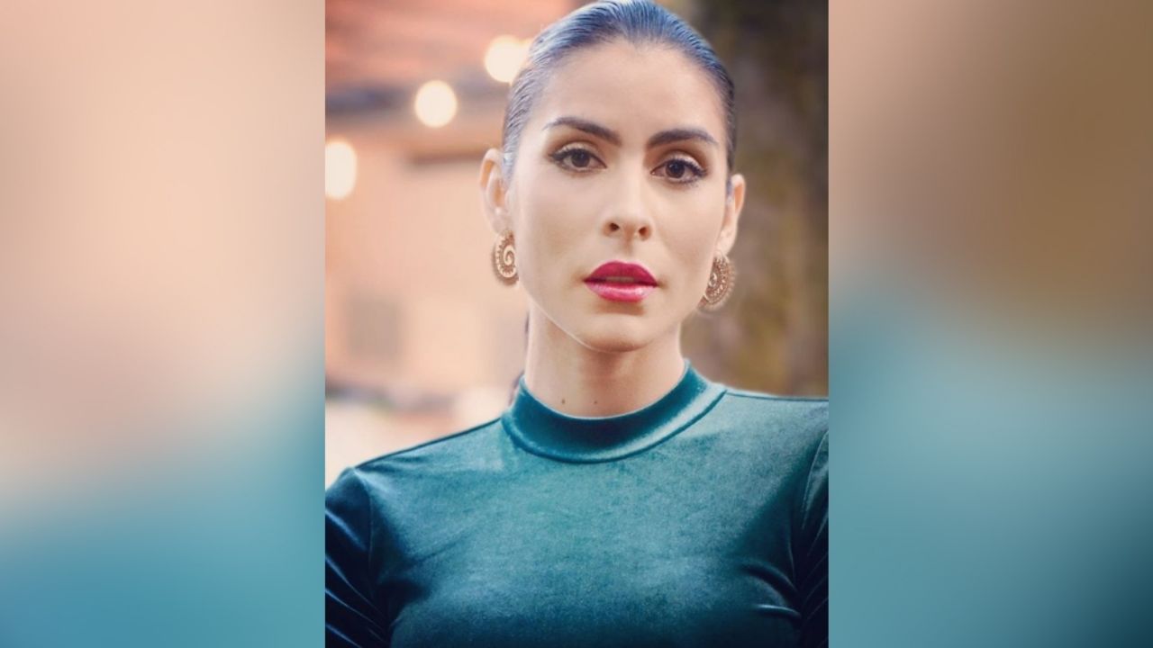 María León deleita la pupila de fans al posar de esta manera en hermoso vestido