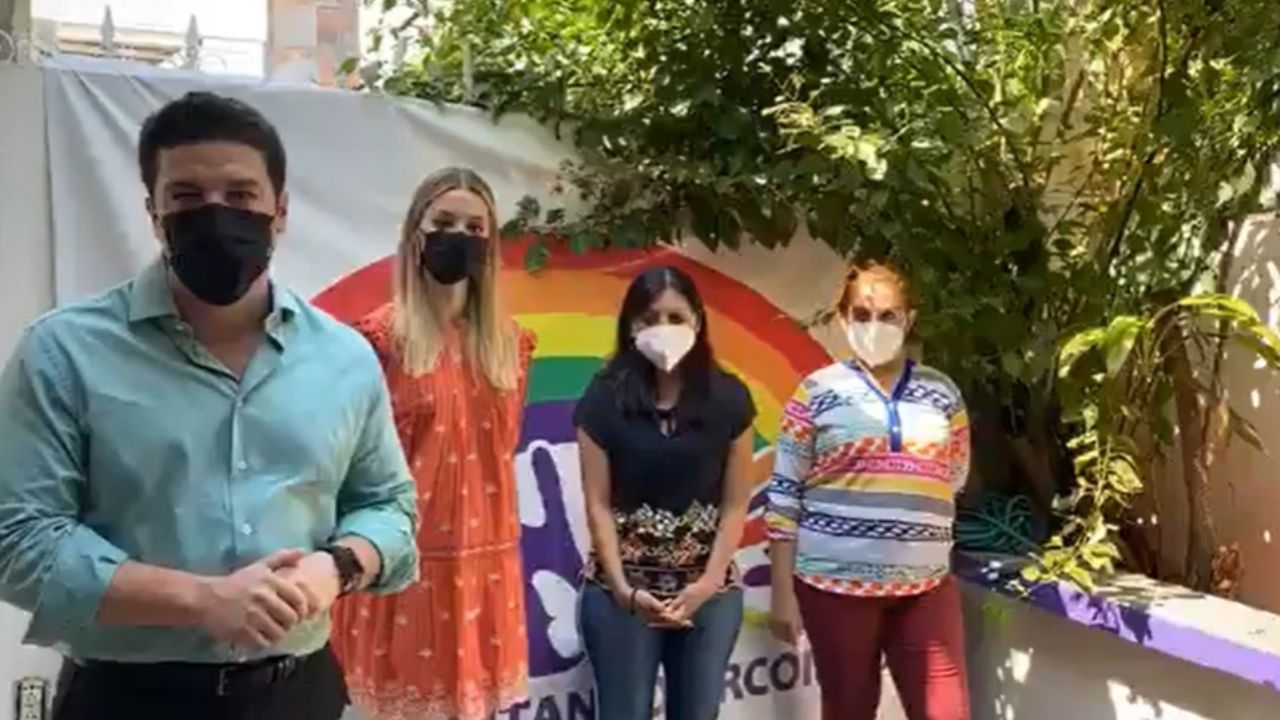 Samuel García vende su automóvil BMW para ayudar a niños con cáncer