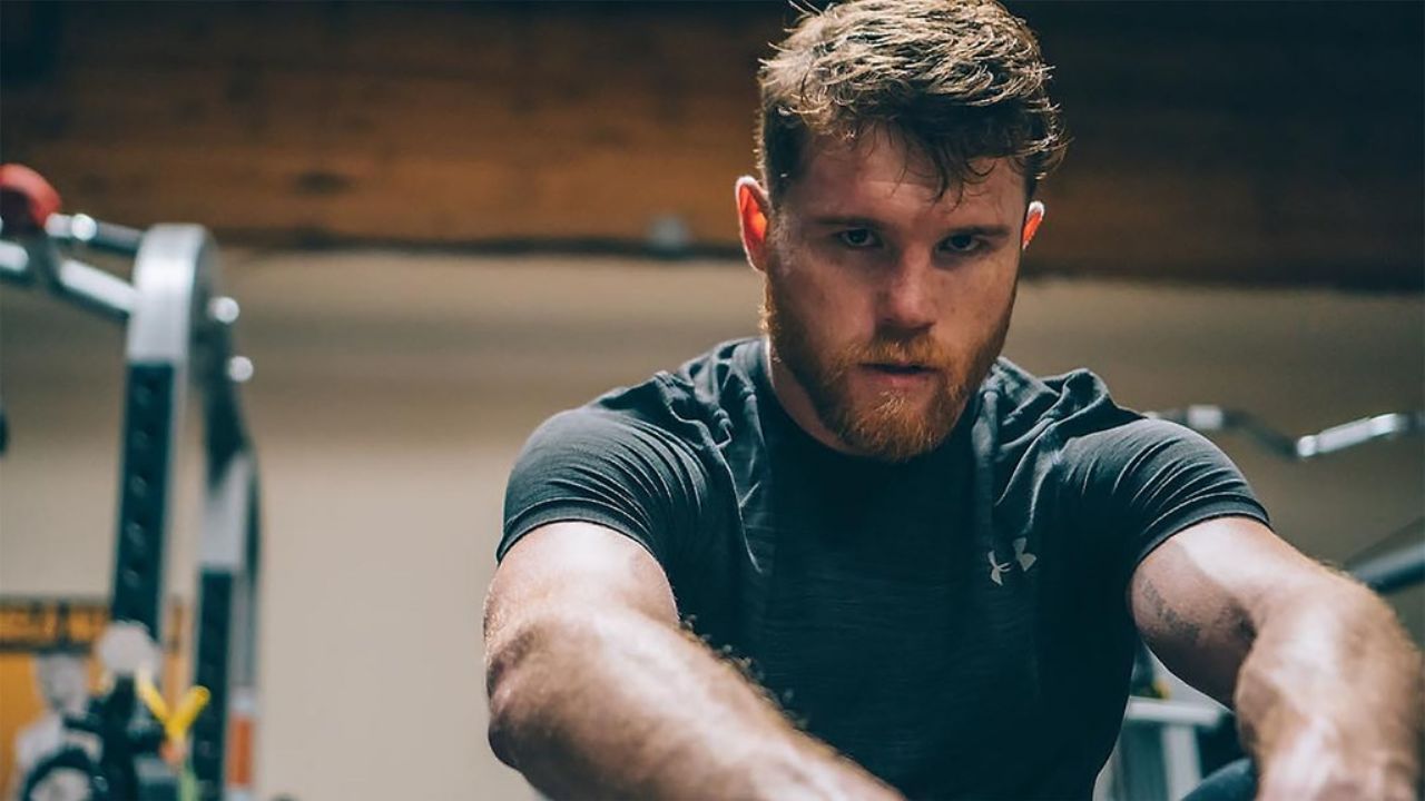 Saúl ‘Canelo’ Álvarez posa muy romántico al lado de su novia Fernanda Gómez