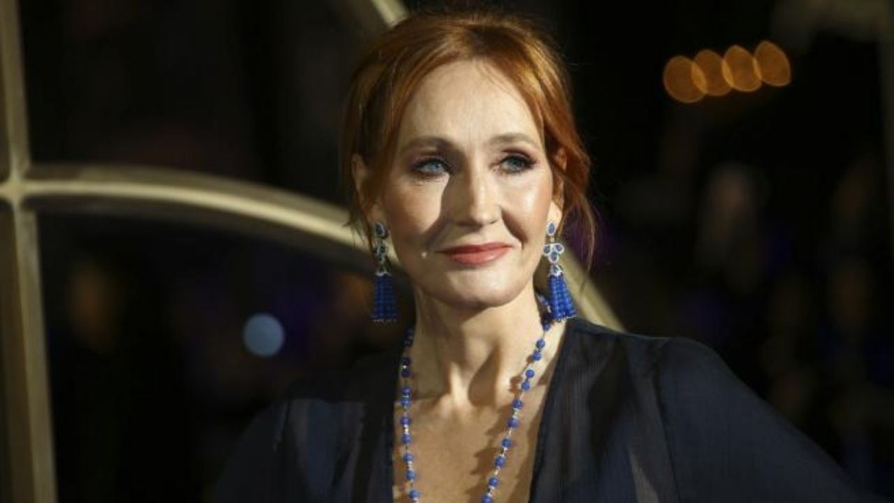 J.K. Rowling indigna por actos transfobicos y provoca “la muerte” de su carrera como escritora