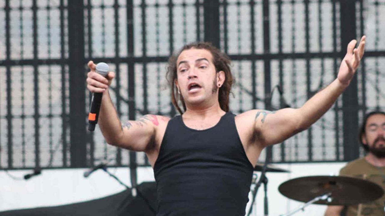 Vocalista de Genitallica pide ayuda tras enfrentar una gran deuda por el nacimiento prematuro de sus hijos