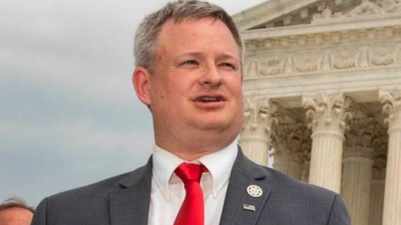 Secretario de Dakota del Sur, Jason Ravnsborg, mata accidentalmente a un hombre