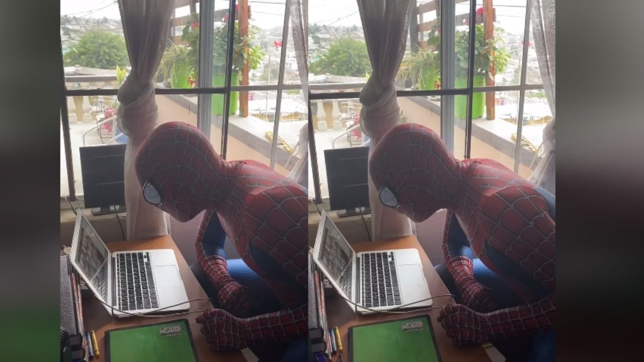 VIDEO: Maestro se personaliza de ‘Spiderman’ para captar la atención de estudiantes