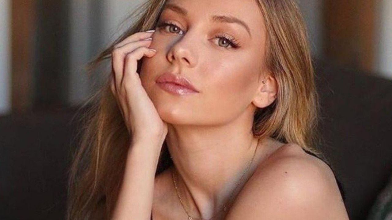 Ester Expósito causa revuelo en redes sociales al publicar ‘selfie’: “Qué guapísima”