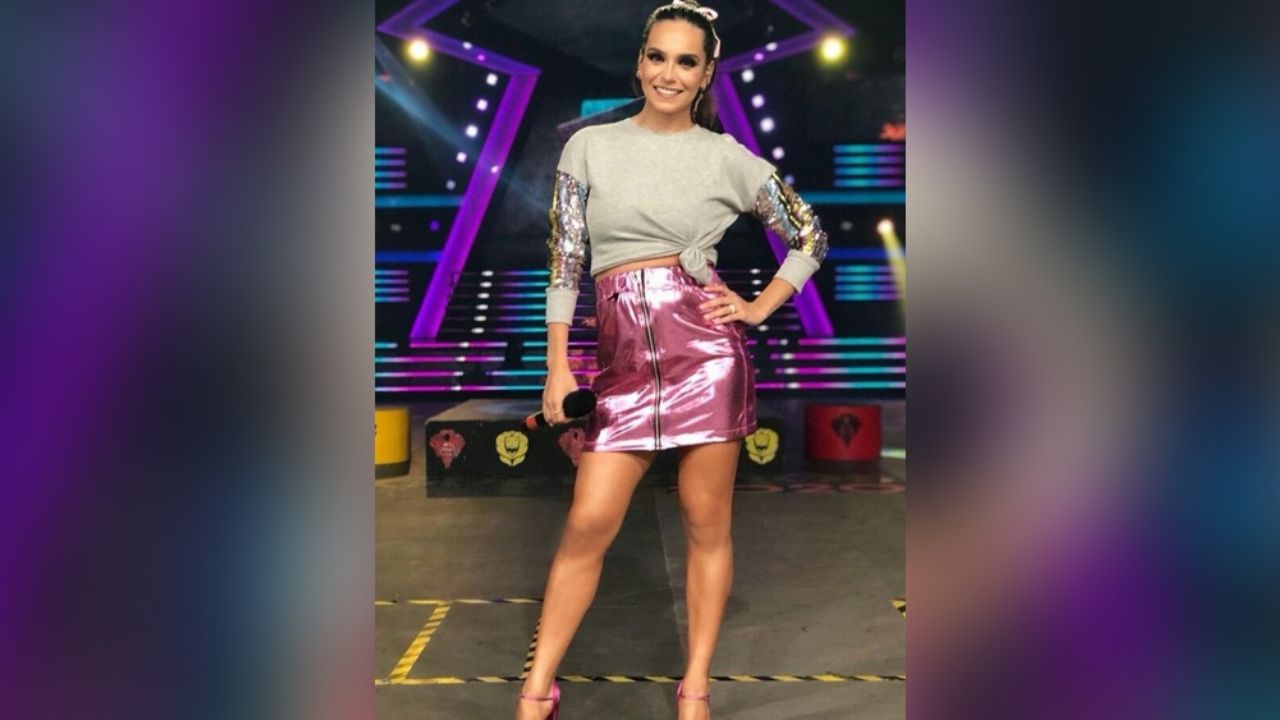 Tania Rincón deleita la pupila al lucirse en espectacular vestido mexicano negro