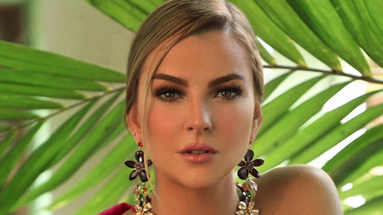Marjorie de Sousa celebra mes patrio con colorido atuendo: “Feliz día México”