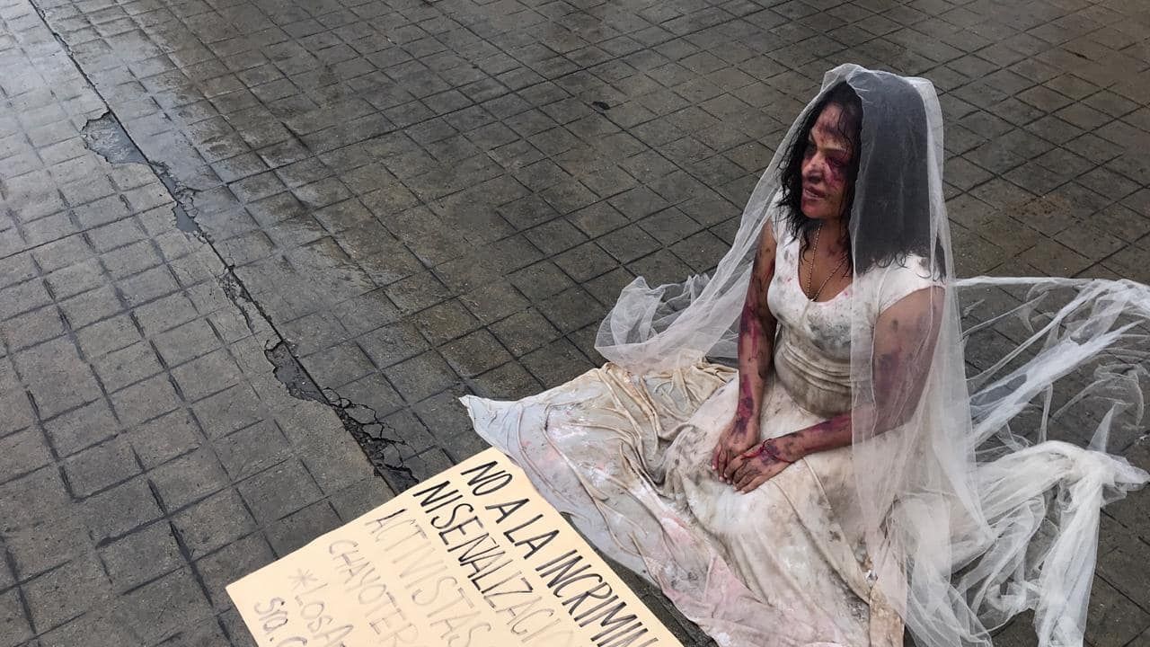 Mary Sainz: Activista protesta por las mujeres en Tamaulipas y usa su arte para expresarse