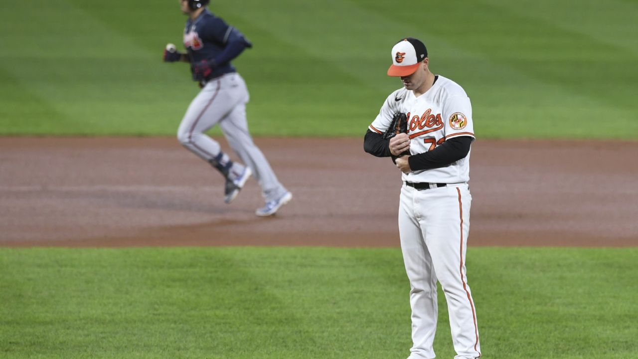 Bravos ganan con el 10mo cuadrangular de Adam Duvall en septiembre