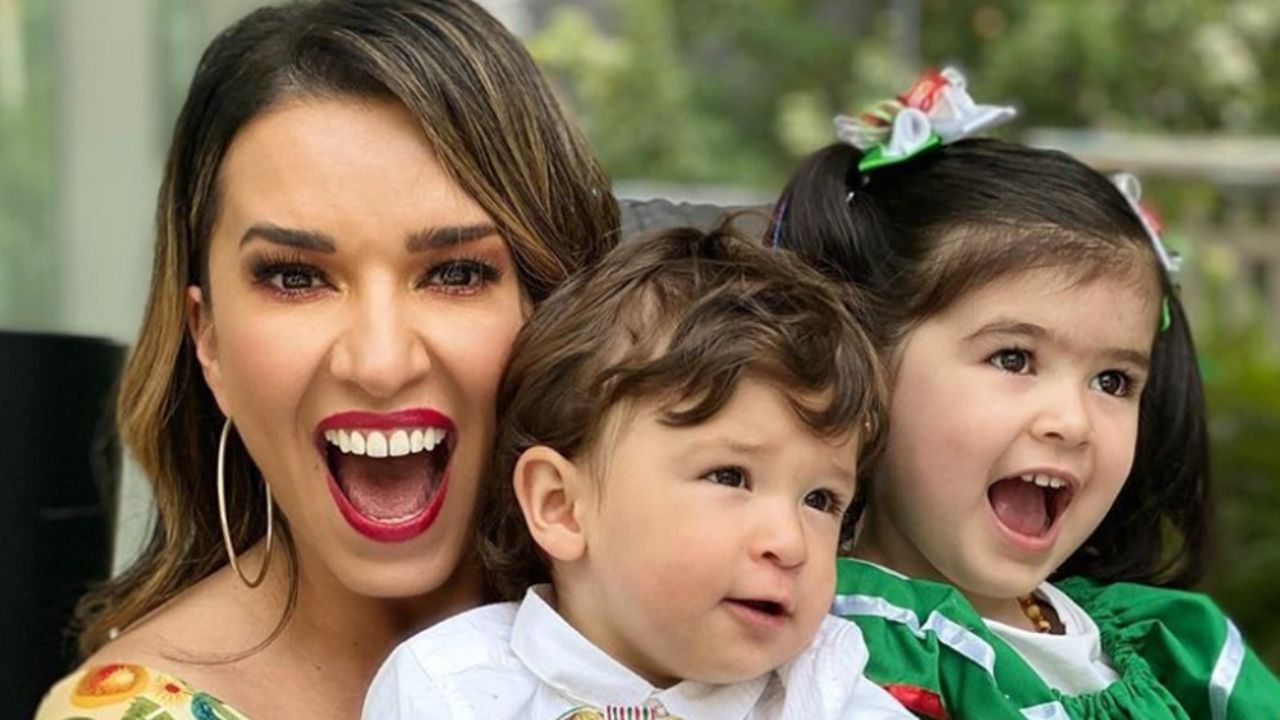 Instagram: Laura G presume atuendos mexicanos de sus dos pequeños