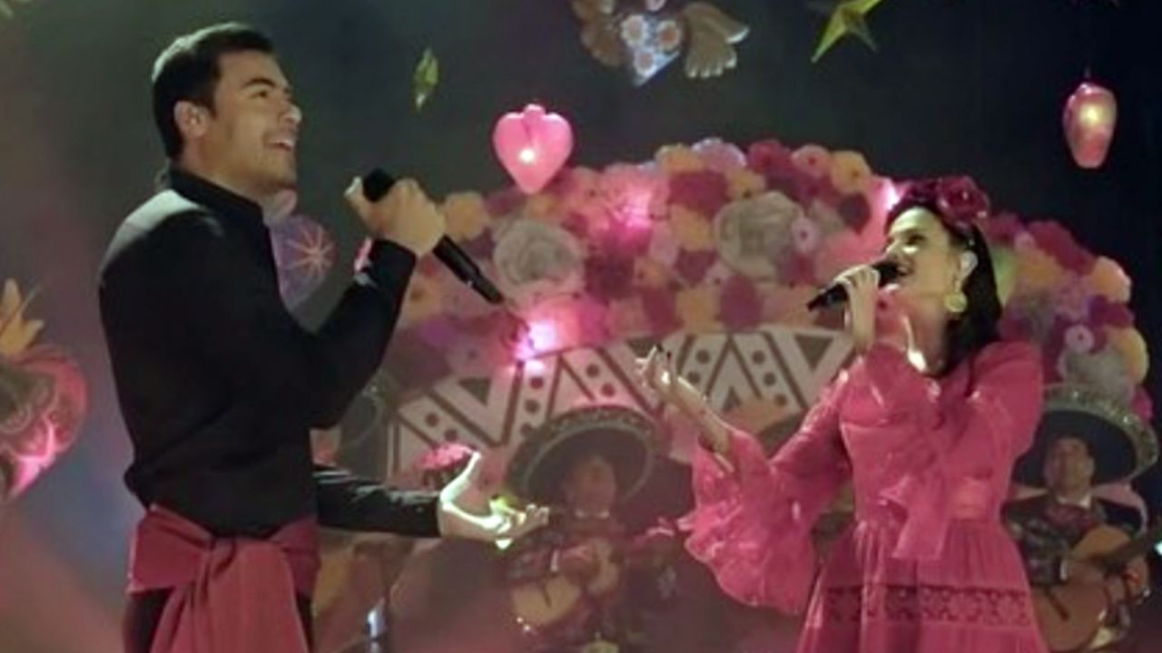 Carlos Rivera, Yahir, Pedro Fernández y Natalia Jiménez causan furor en la Fiesta Azteca